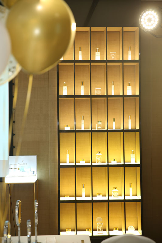 法尔曼夏日护肤产品特写照片展示墙