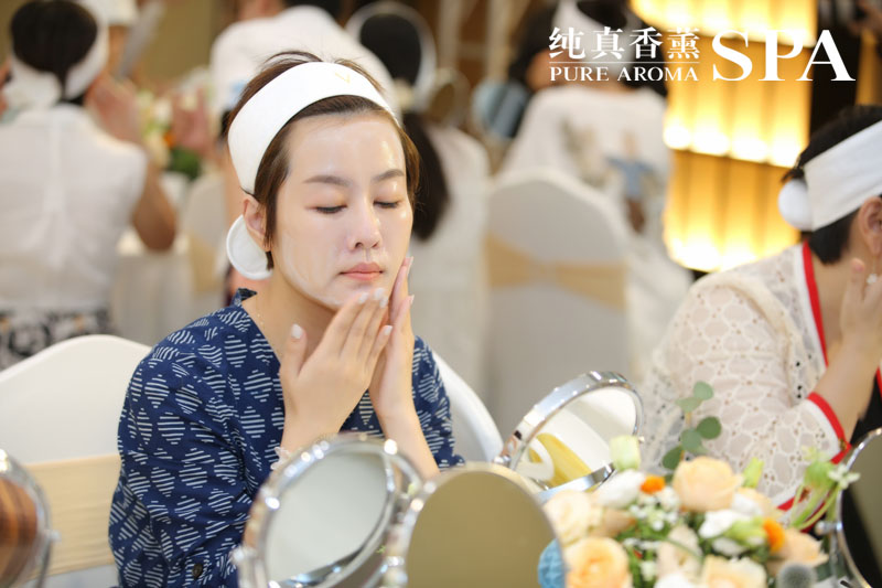 法尔曼夏日护肤品鉴会顾客4体验产品